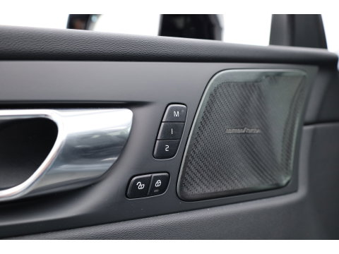 Volvo XC60 2.0 T6 Plug-in hybrid AWD R-Design Long Range | Luchtvering | Heico | Trekhaak | 360 camera | 22 inch | H&K Audio
