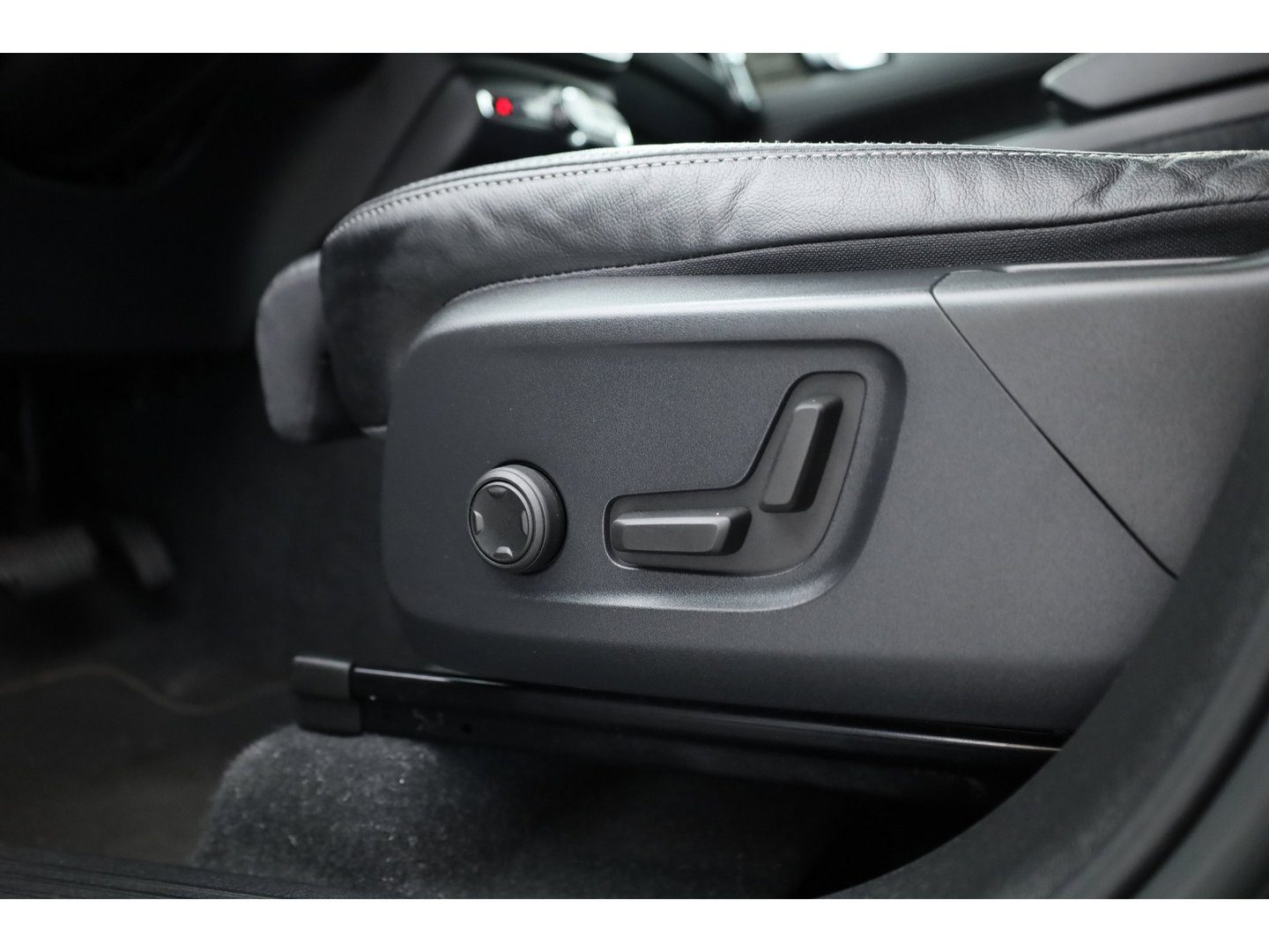 Volvo XC40 1.5 T5 Recharge Plus Bright | Facelift | Leer | Elek. stoelen | H&K Audio | Stoel + stuurverw. |
