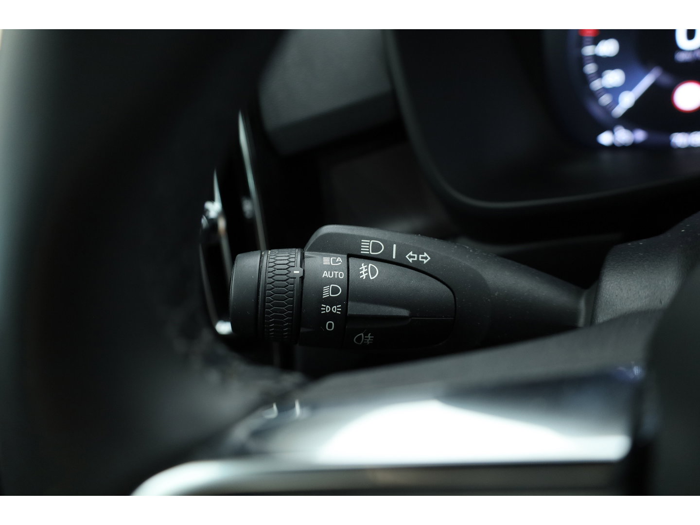 Volvo XC40 1.5 T5 Recharge Plus Bright | Facelift | Leer | Elek. stoelen | H&K Audio | Stoel + stuurverw. |