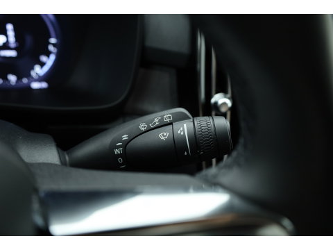 Volvo XC40 1.5 T5 Recharge Plus Bright | Facelift | Leer | Elek. stoelen | H&K Audio | Stoel + stuurverw. |