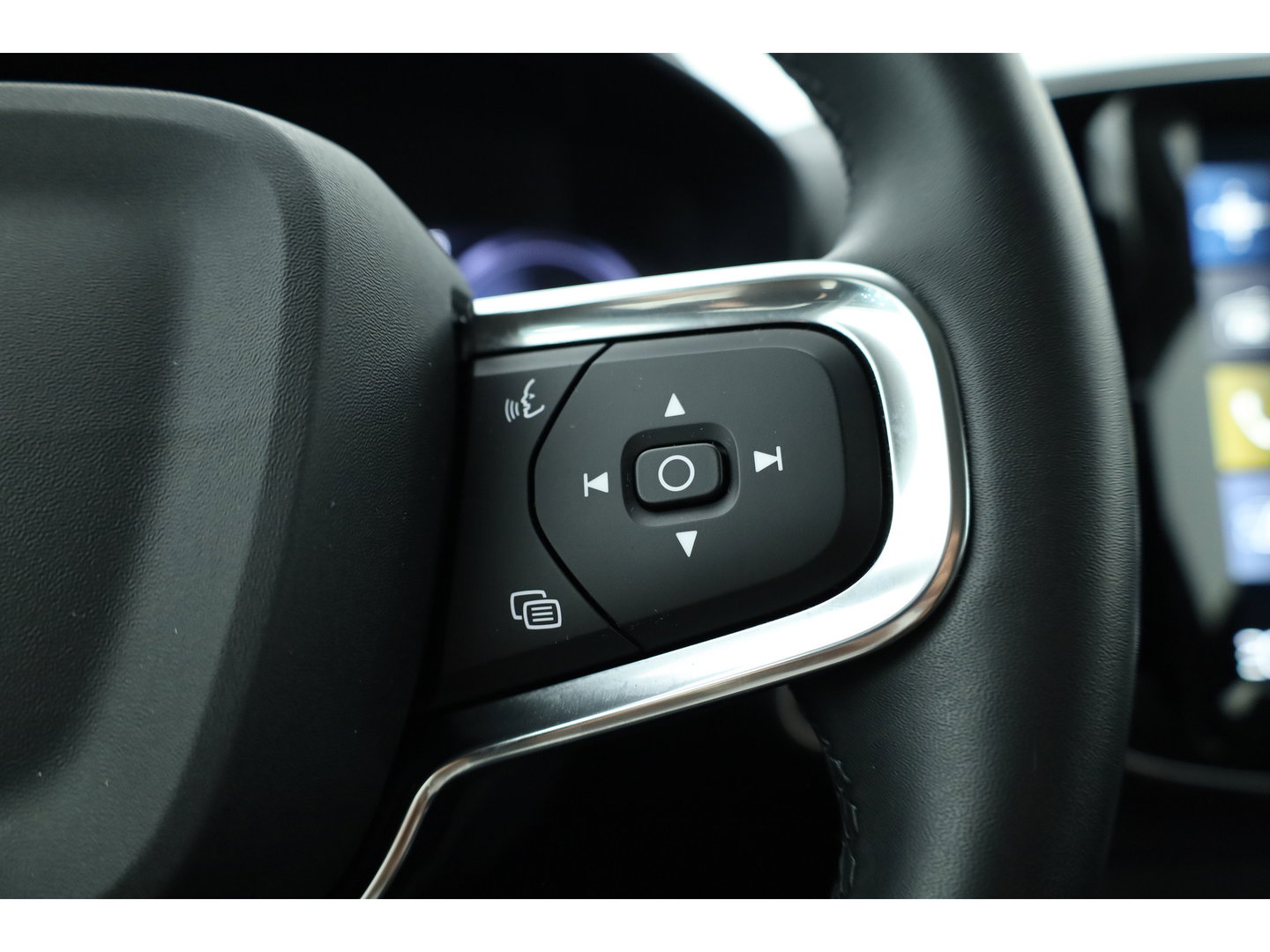 Volvo XC40 1.5 T5 Recharge Plus Bright | Facelift | Leer | Elek. stoelen | H&K Audio | Stoel + stuurverw. |