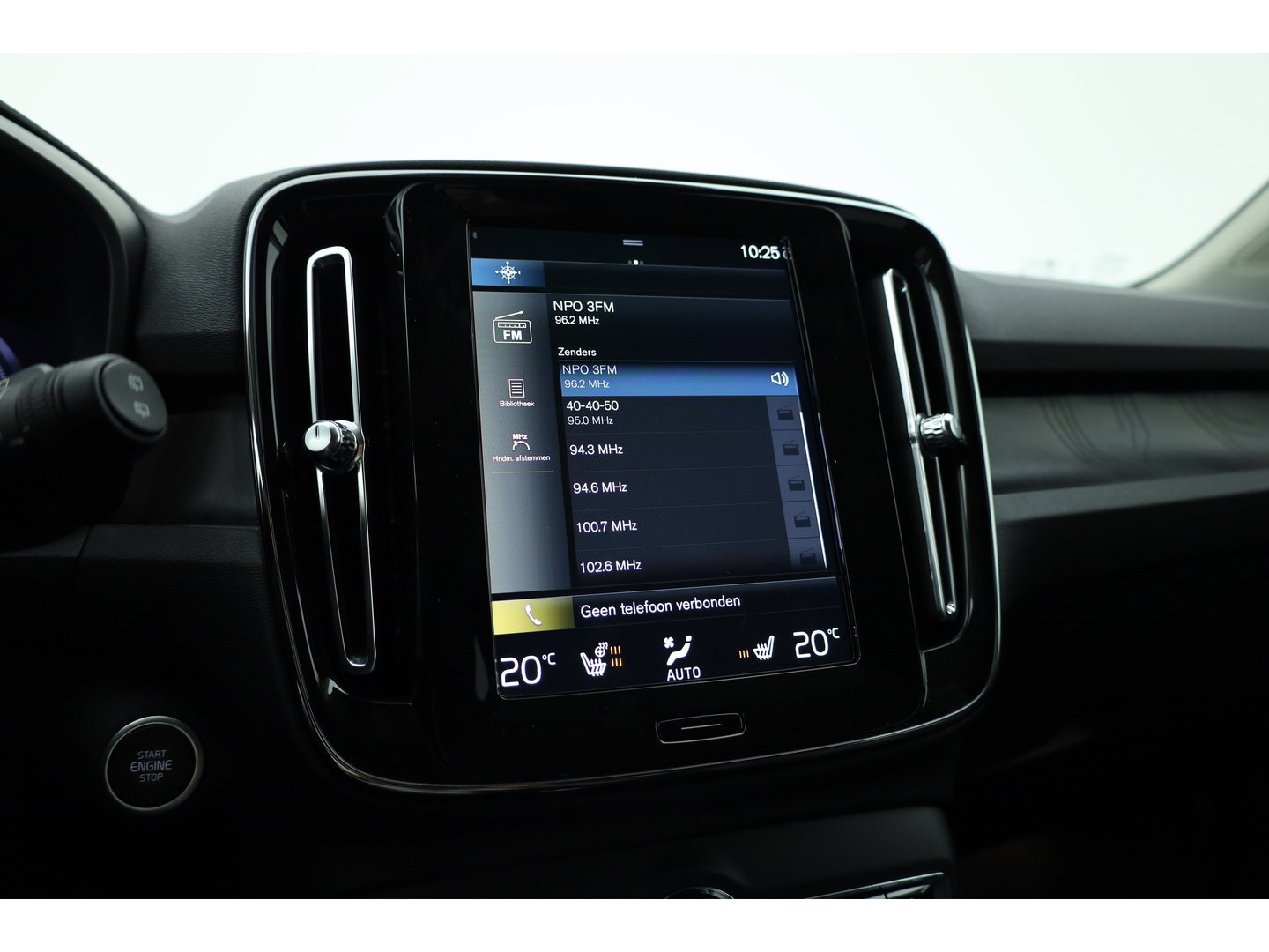 Volvo XC40 1.5 T5 Recharge Plus Bright | Facelift | Leer | Elek. stoelen | H&K Audio | Stoel + stuurverw. |