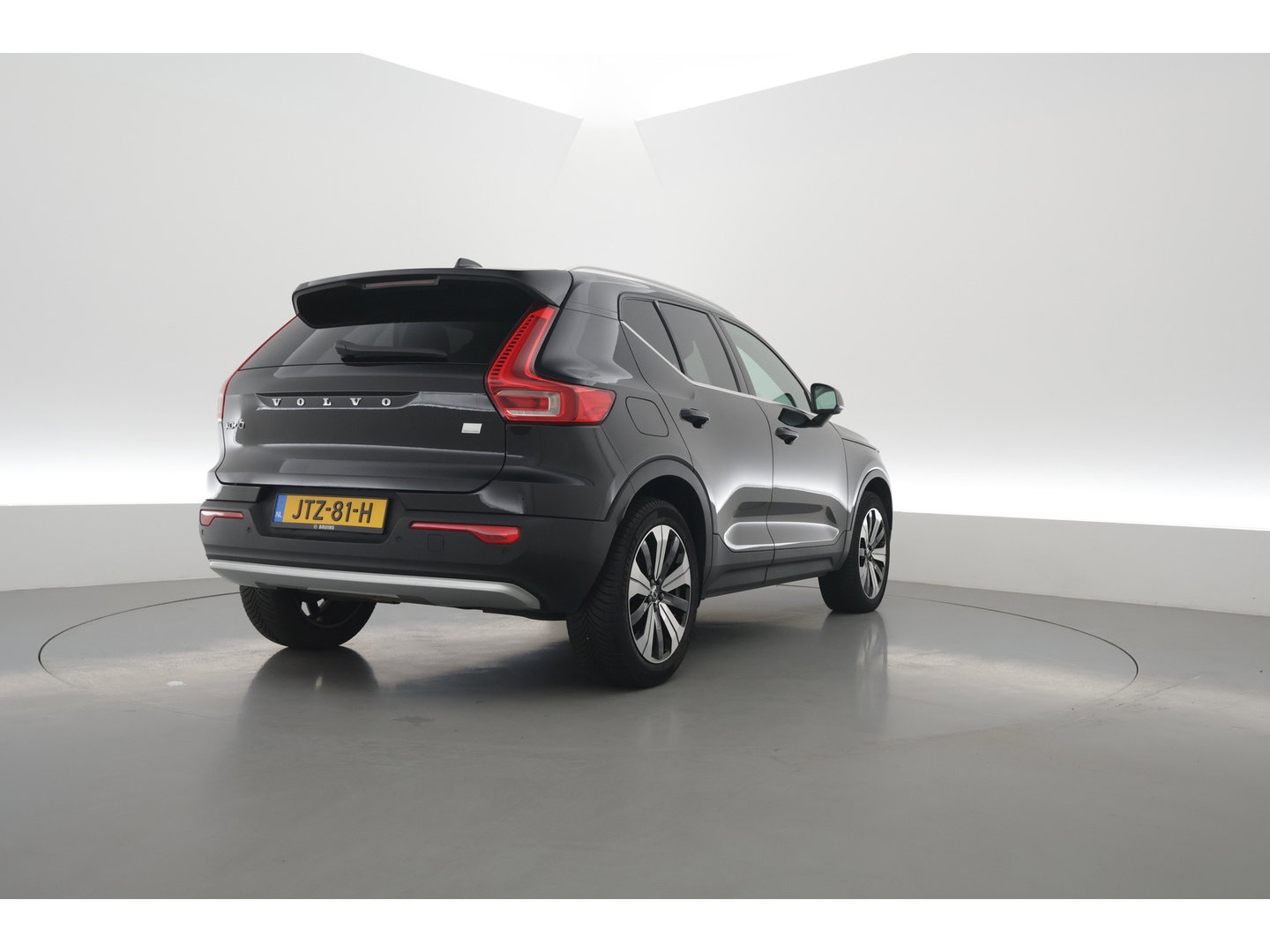 Volvo XC40 1.5 T5 Recharge Plus Bright | Facelift | Leer | Elek. stoelen | H&K Audio | Stoel + stuurverw. |