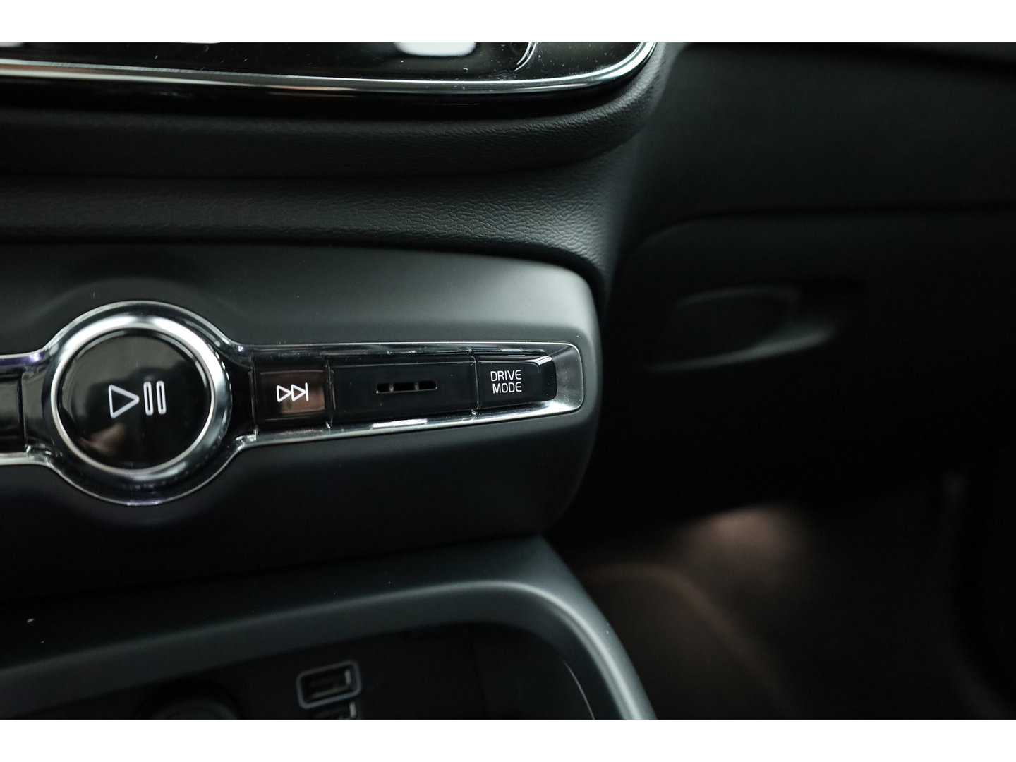 Volvo XC40 1.5 T5 Recharge Plus Bright | Facelift | Leer | Elek. stoelen | H&K Audio | Stoel + stuurverw. |