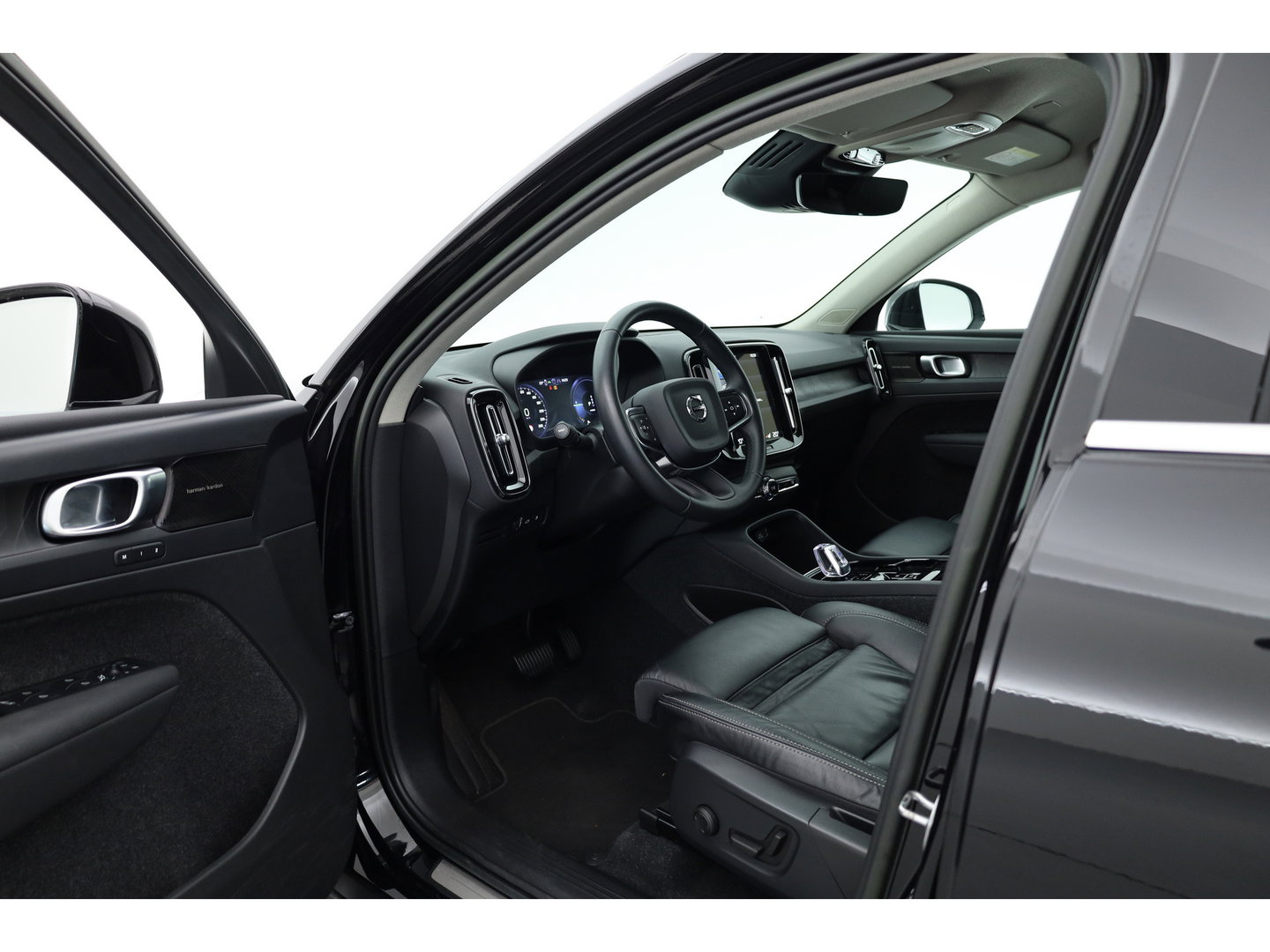 Volvo XC40 1.5 T5 Recharge Plus Bright | Facelift | Leer | Elek. stoelen | H&K Audio | Stoel + stuurverw. |