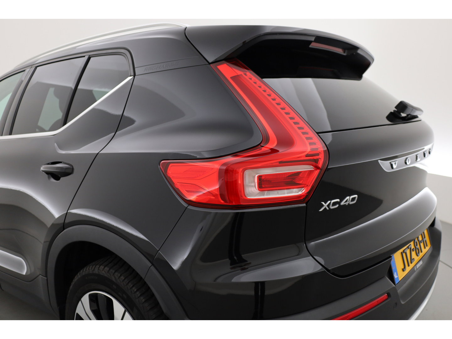 Volvo XC40 1.5 T5 Recharge Plus Bright | Facelift | Leer | Elek. stoelen | H&K Audio | Stoel + stuurverw. |