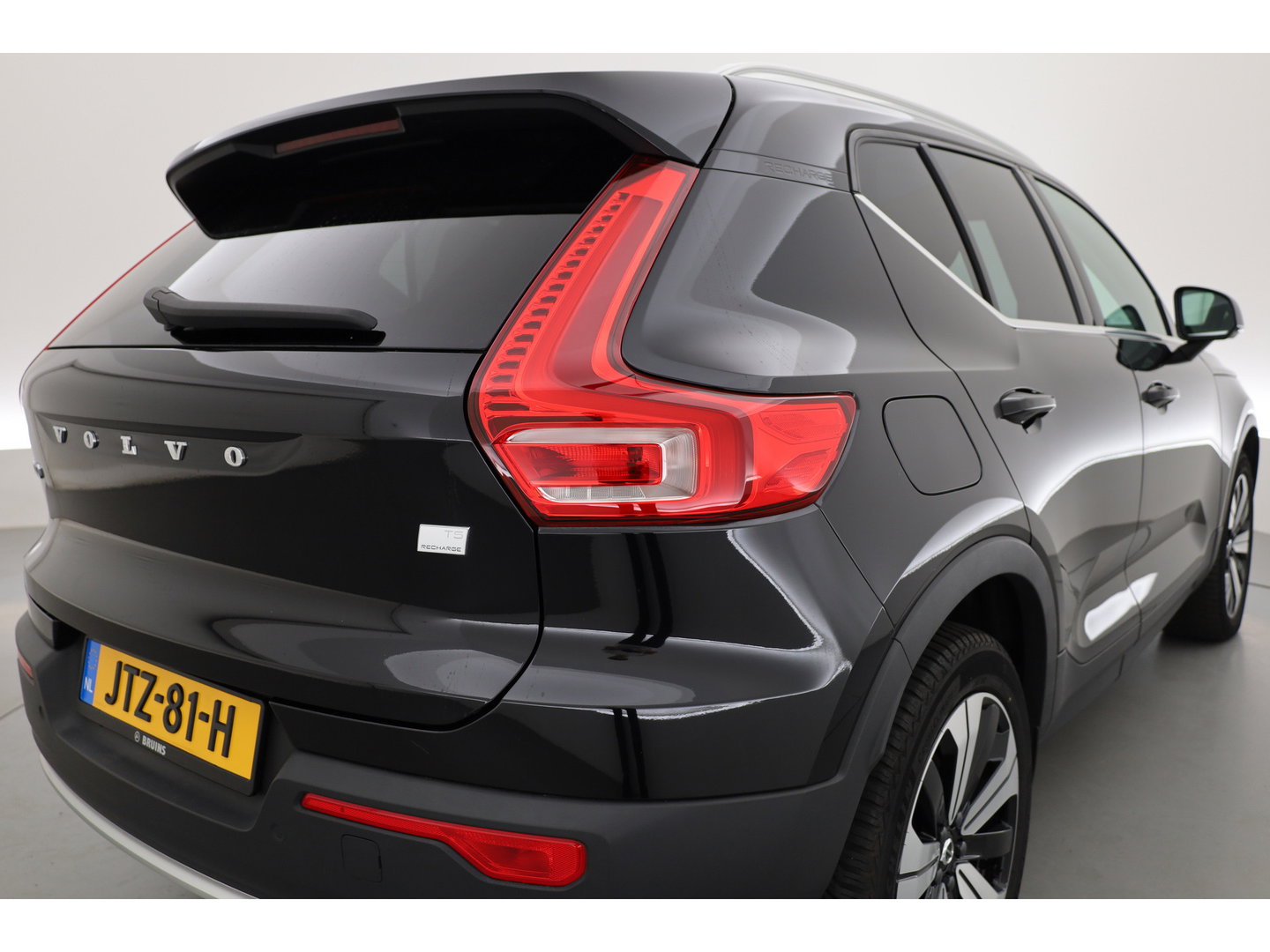 Volvo XC40 1.5 T5 Recharge Plus Bright | Facelift | Leer | Elek. stoelen | H&K Audio | Stoel + stuurverw. |