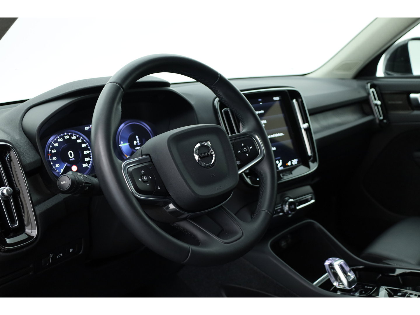 Volvo XC40 1.5 T5 Recharge Plus Bright | Facelift | Leer | Elek. stoelen | H&K Audio | Stoel + stuurverw. |
