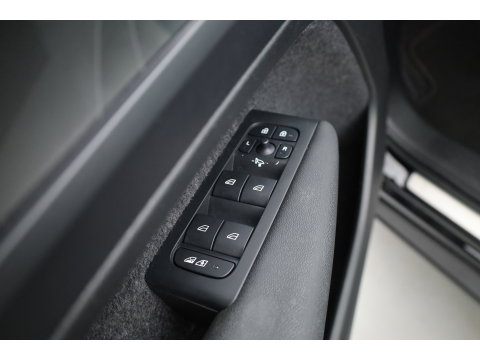 Volvo XC40 1.5 T5 Recharge Plus Bright | Facelift | Leer | Elek. stoelen | H&K Audio | Stoel + stuurverw. |