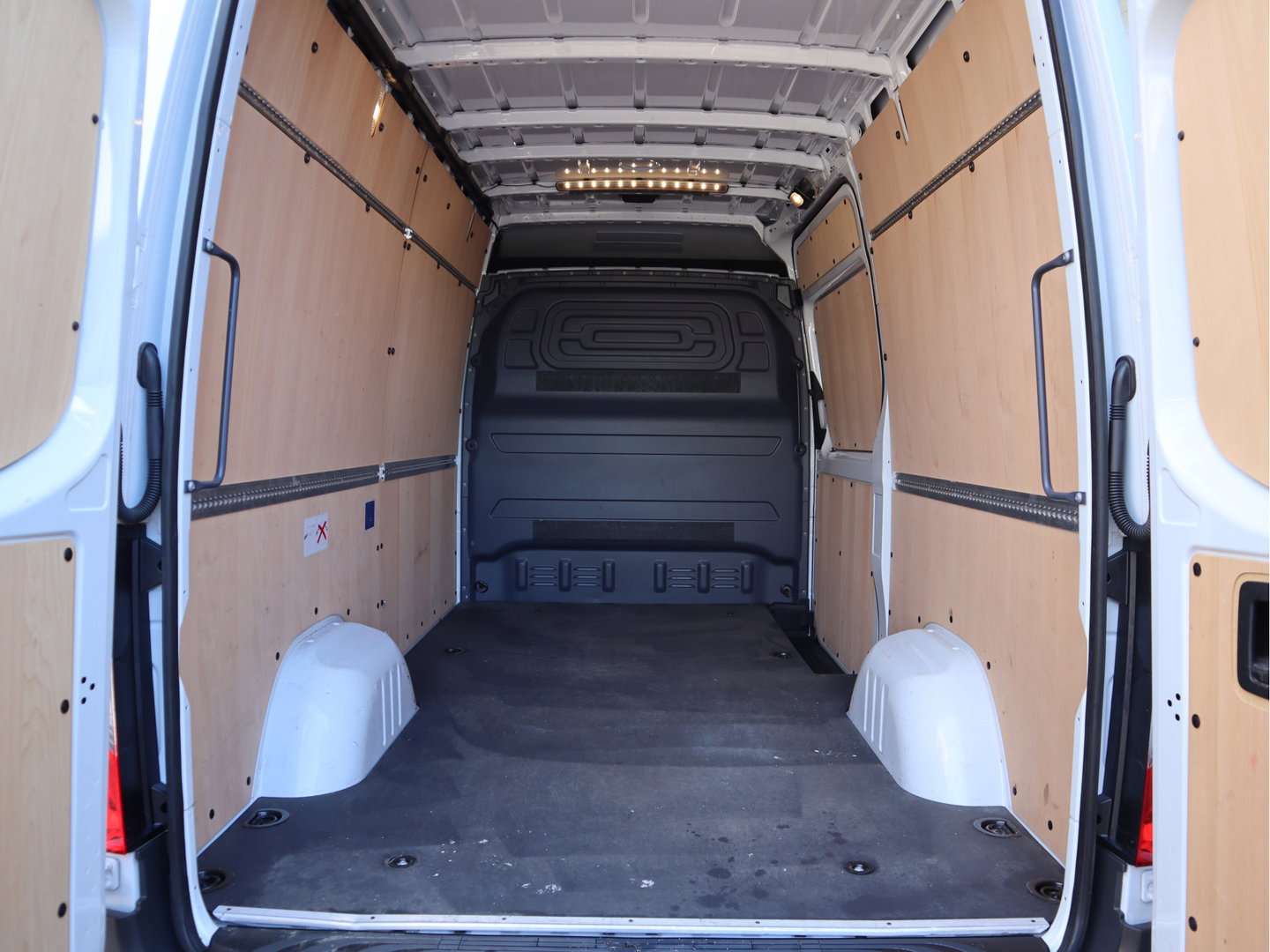 Mercedes-Benz Sprinter 317 CDI Automaat RDW L2H2 - Nieuw Model - LED - Mbux Groot - Camera