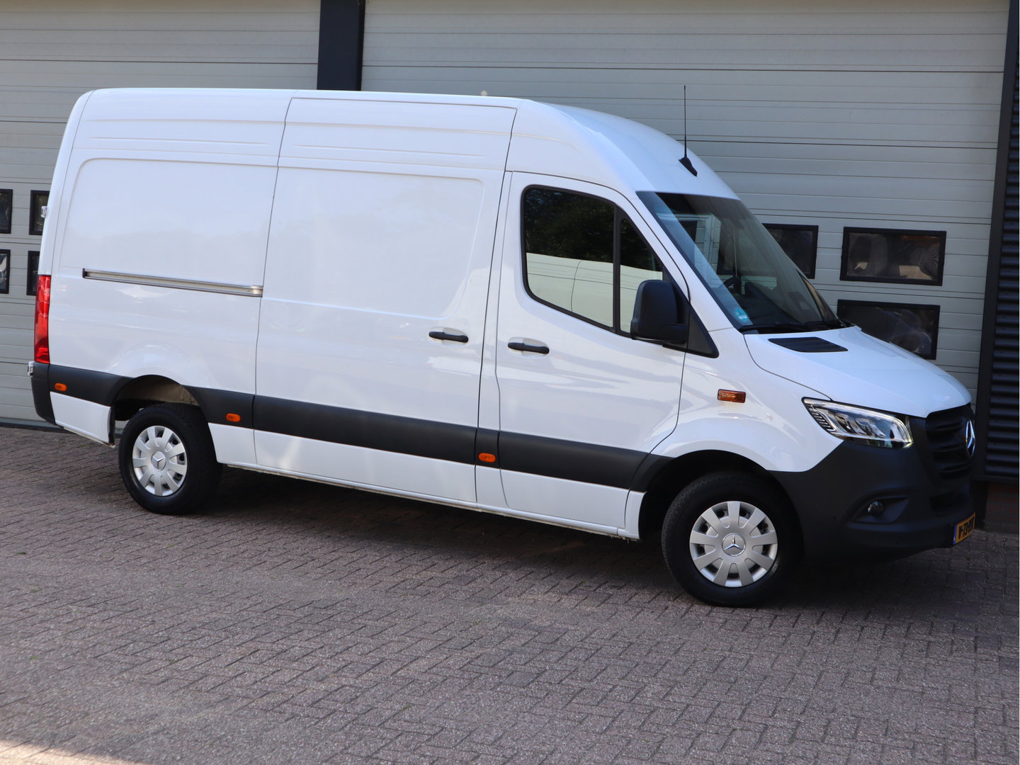 Mercedes-Benz Sprinter 317 CDI Automaat RDW L2H2 - Nieuw Model - LED - Mbux Groot - Camera