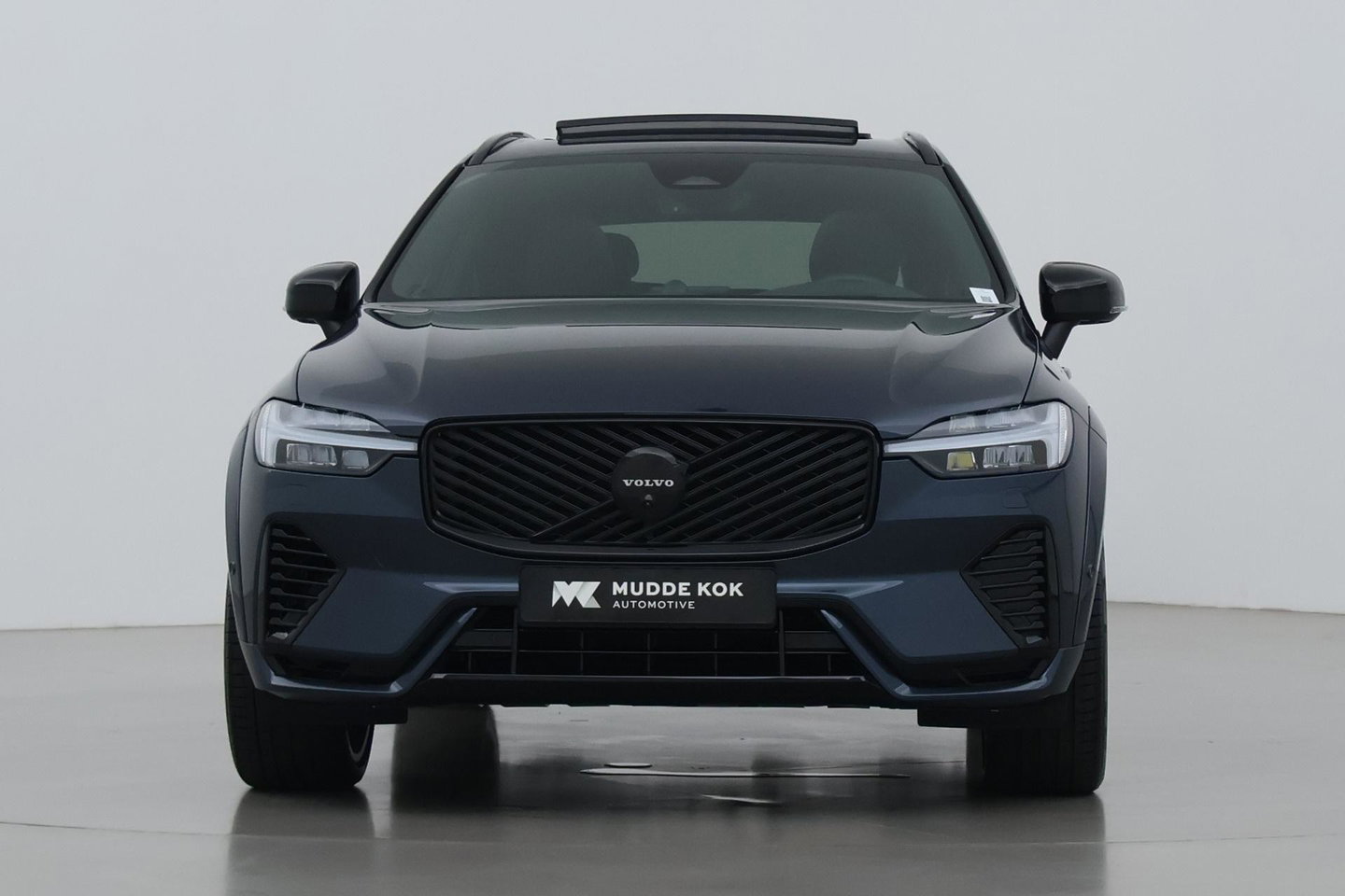 Volvo XC60 T6 Plug-in hybrid Ultra Black Edition | ACC | Luchtvering | Panoramadak | Bowers&Wilkins | Trekhaak | 360° Camera | Massage | Head-Up