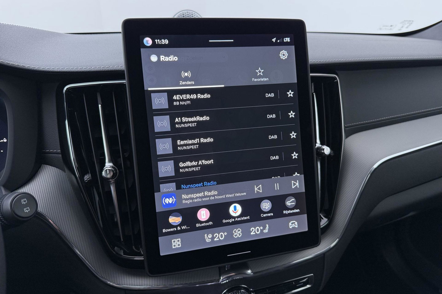 Volvo XC60 T6 Plug-in hybrid Ultra Black Edition | ACC | Luchtvering | Panoramadak | Bowers&Wilkins | Trekhaak | 360° Camera | Massage | Head-Up