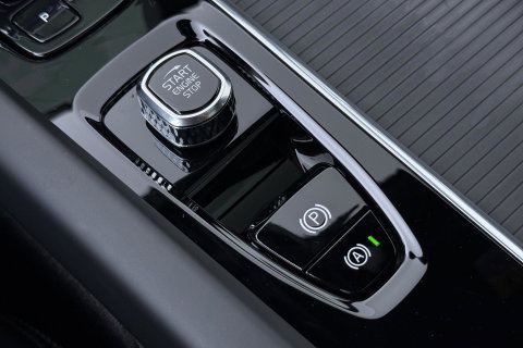 Volvo XC60 T6 Plug-in hybrid Ultra Black Edition | ACC | Luchtvering | Panoramadak | Bowers&Wilkins | Trekhaak | 360° Camera | Massage | Head-Up