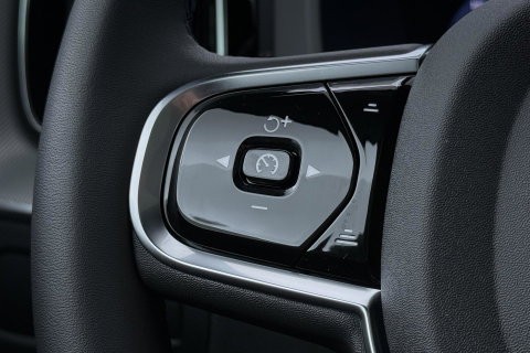 Volvo XC60 T6 Plug-in hybrid Ultra Black Edition | ACC | Luchtvering | Panoramadak | Bowers&Wilkins | Trekhaak | 360° Camera | Massage | Head-Up