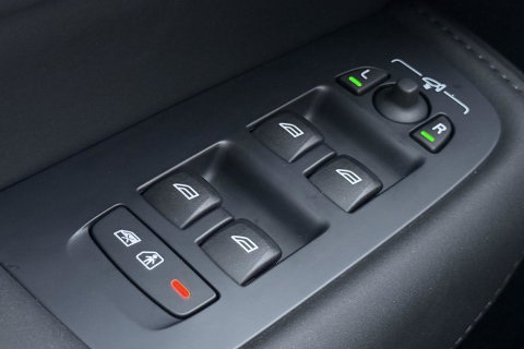 Volvo XC60 T6 Plug-in hybrid Ultra Black Edition | ACC | Luchtvering | Panoramadak | Bowers&Wilkins | Trekhaak | 360° Camera | Massage | Head-Up