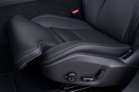 Volvo XC60 T6 Plug-in hybrid Ultra Black Edition | ACC | Luchtvering | Panoramadak | Bowers&Wilkins | Trekhaak | 360° Camera | Massage | Head-Up