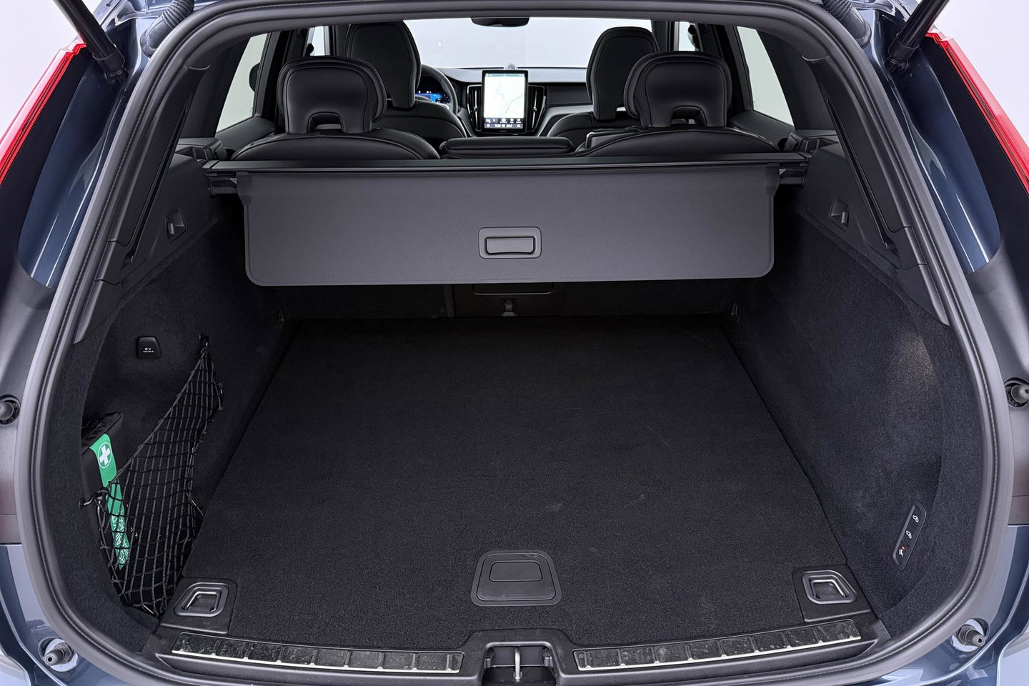 Volvo XC60 T6 Plug-in hybrid Ultra Black Edition | ACC | Luchtvering | Panoramadak | Bowers&Wilkins | Trekhaak | 360° Camera | Massage | Head-Up