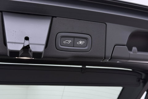 Volvo XC60 T6 Plug-in hybrid Ultra Black Edition | ACC | Luchtvering | Panoramadak | Bowers&Wilkins | Trekhaak | 360° Camera | Massage | Head-Up