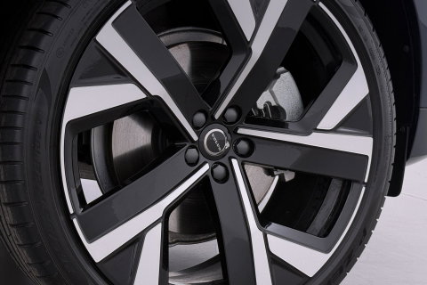 Volvo XC60 T6 Plug-in hybrid Ultra Black Edition | ACC | Luchtvering | Panoramadak | Bowers&Wilkins | Trekhaak | 360° Camera | Massage | Head-Up
