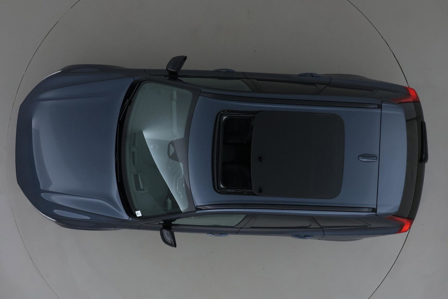 Volvo XC60 T6 Plug-in hybrid Ultra Black Edition | ACC | Luchtvering | Panoramadak | Bowers&Wilkins | Trekhaak | 360° Camera | Massage | Head-Up