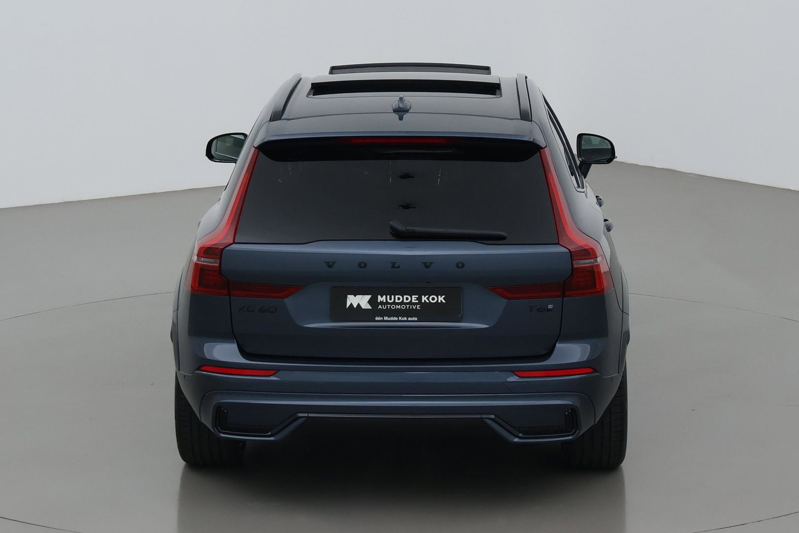 Volvo XC60 T6 Plug-in hybrid Ultra Black Edition | ACC | Luchtvering | Panoramadak | Bowers&Wilkins | Trekhaak | 360° Camera | Massage | Head-Up