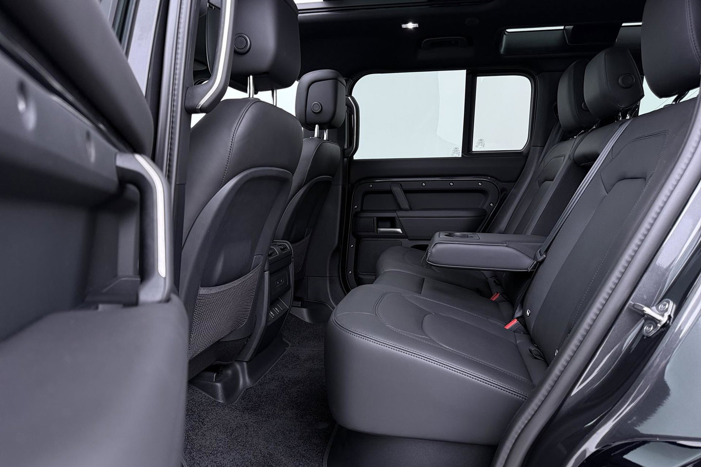 Land Rover Defender 2.0 P300e 110 X-Dynamic HSE | ACC | Trekhaak | Luchtvering | 360° Camera | Head-Up | Meridian Surround | Panoramadak | Stoelventilatie