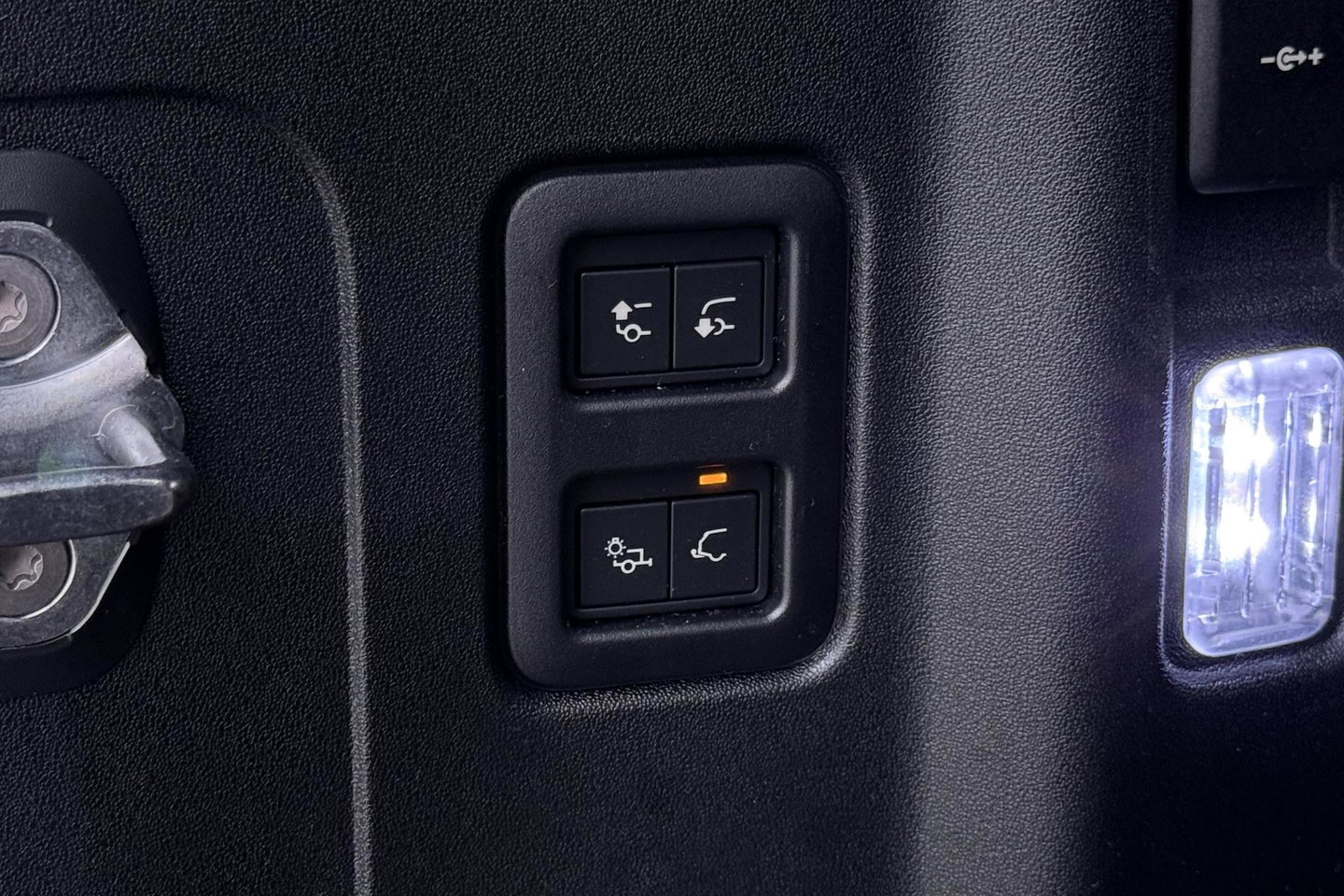 Land Rover Defender 2.0 P300e 110 X-Dynamic HSE | ACC | Trekhaak | Luchtvering | 360° Camera | Head-Up | Meridian Surround | Panoramadak | Stoelventilatie
