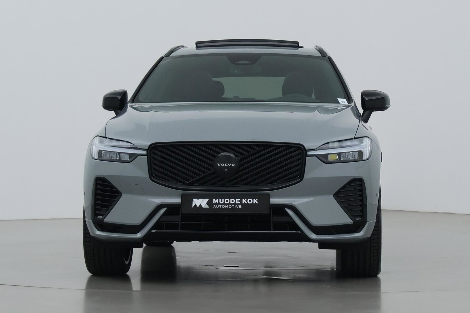 Volvo XC60 T6 Plug-in hybrid Plus Black Edition | ACC | Bowers&Wilkins | Panoramadak | Trekhaak | 360° Camera | Massage+Ventilatie | Head-Up | 21 Inch