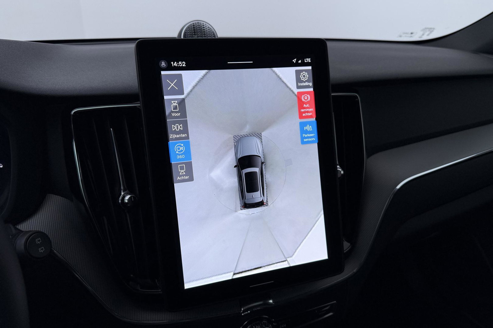 Volvo XC60 T6 Plug-in hybrid Plus Black Edition | ACC | Bowers&Wilkins | Panoramadak | Trekhaak | 360° Camera | Massage+Ventilatie | Head-Up | 21 Inch