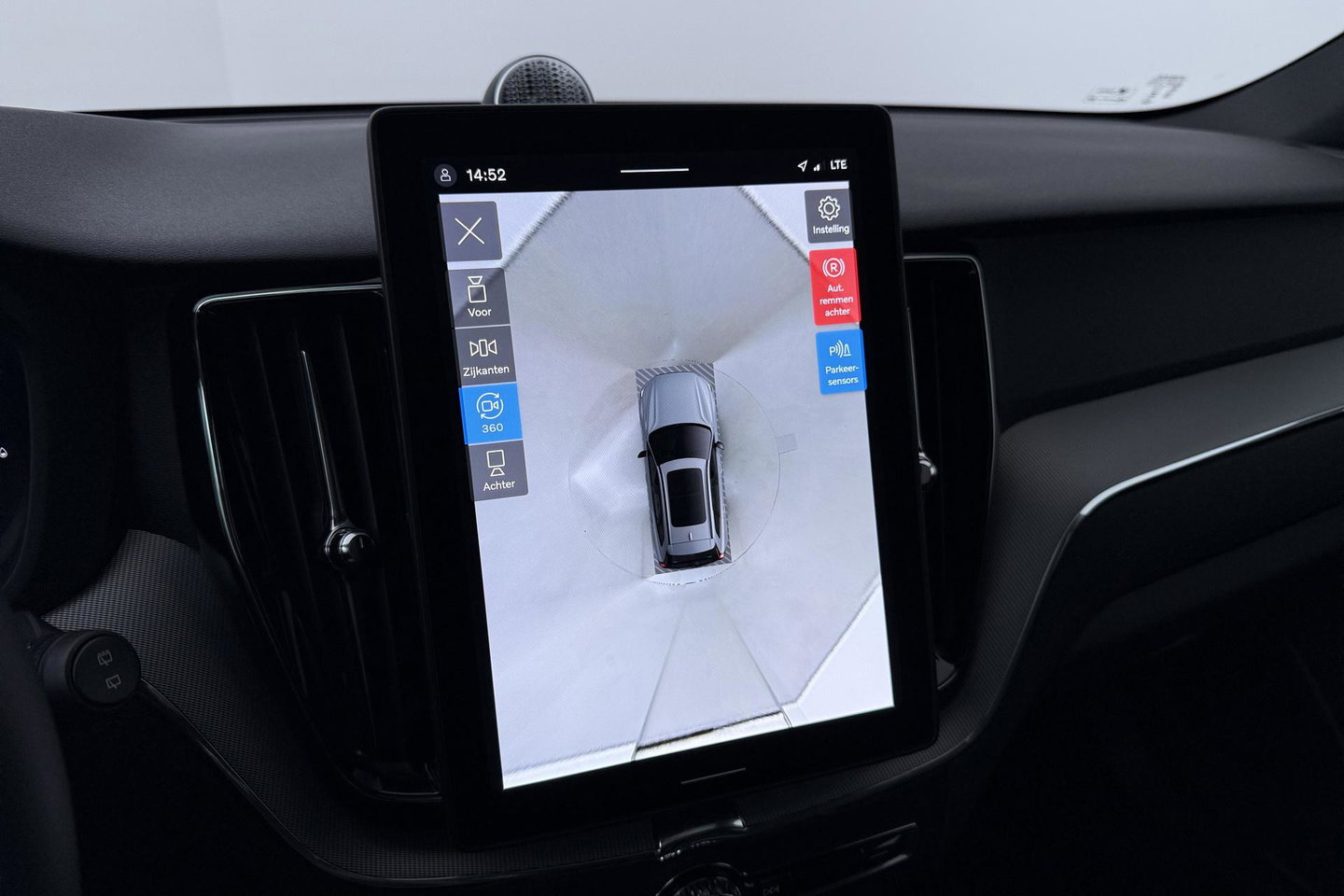 Volvo XC60 T6 Plug-in hybrid Plus Black Edition | ACC | Bowers&Wilkins | Panoramadak | Trekhaak | 360° Camera | Massage+Ventilatie | Head-Up | 21 Inch