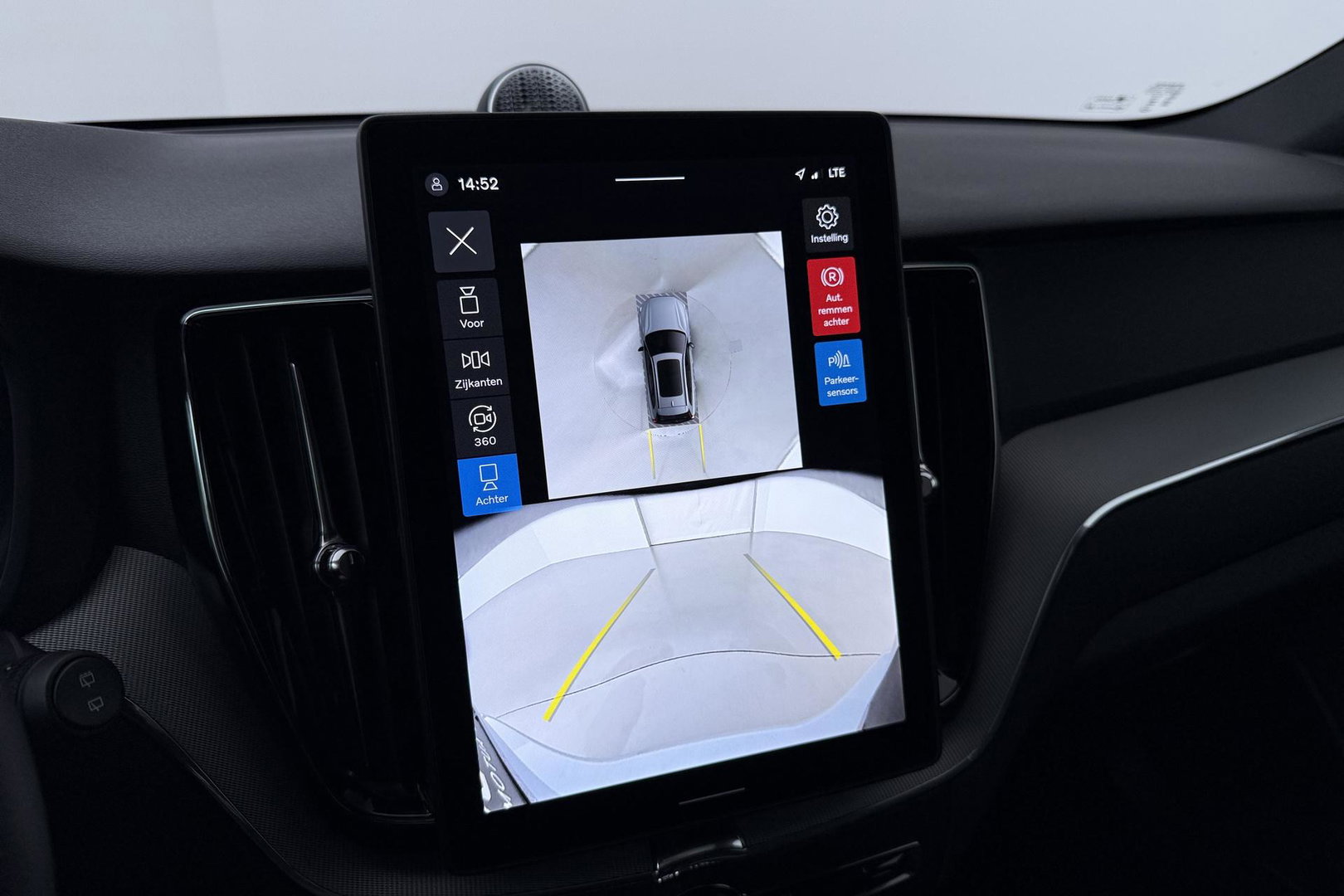Volvo XC60 T6 Plug-in hybrid Plus Black Edition | ACC | Bowers&Wilkins | Panoramadak | Trekhaak | 360° Camera | Massage+Ventilatie | Head-Up | 21 Inch