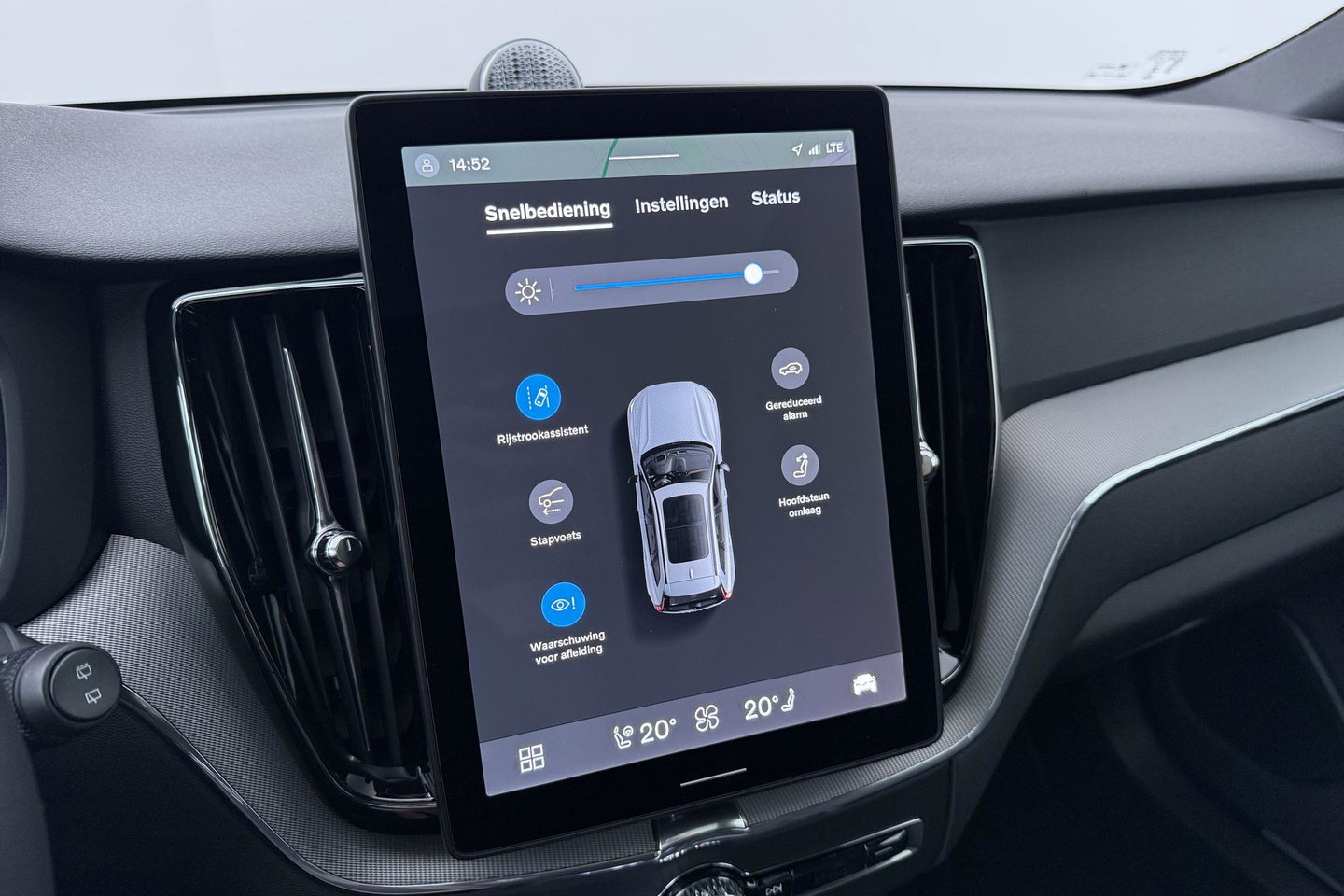 Volvo XC60 T6 Plug-in hybrid Plus Black Edition | ACC | Bowers&Wilkins | Panoramadak | Trekhaak | 360° Camera | Massage+Ventilatie | Head-Up | 21 Inch