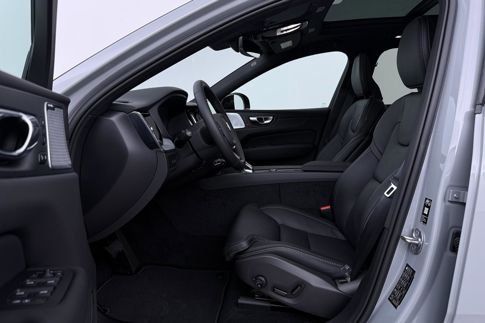 Volvo XC60 T6 Plug-in hybrid Plus Black Edition | ACC | Bowers&Wilkins | Panoramadak | Trekhaak | 360° Camera | Massage+Ventilatie | Head-Up | 21 Inch