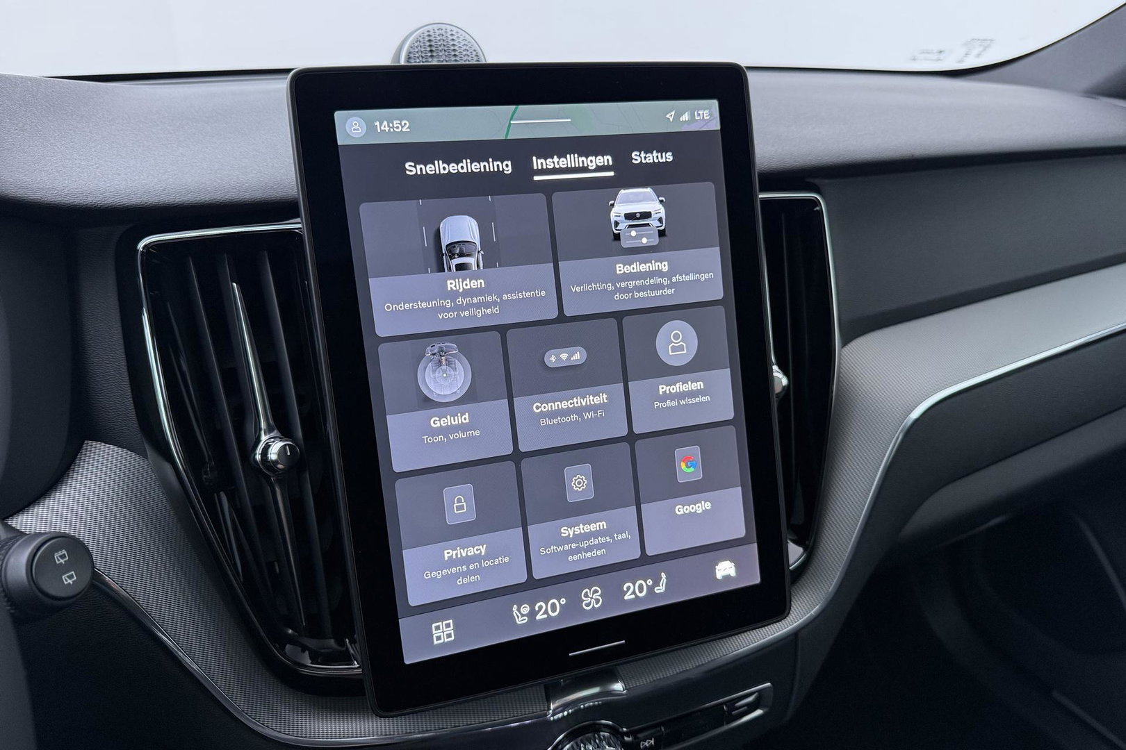 Volvo XC60 T6 Plug-in hybrid Plus Black Edition | ACC | Bowers&Wilkins | Panoramadak | Trekhaak | 360° Camera | Massage+Ventilatie | Head-Up | 21 Inch
