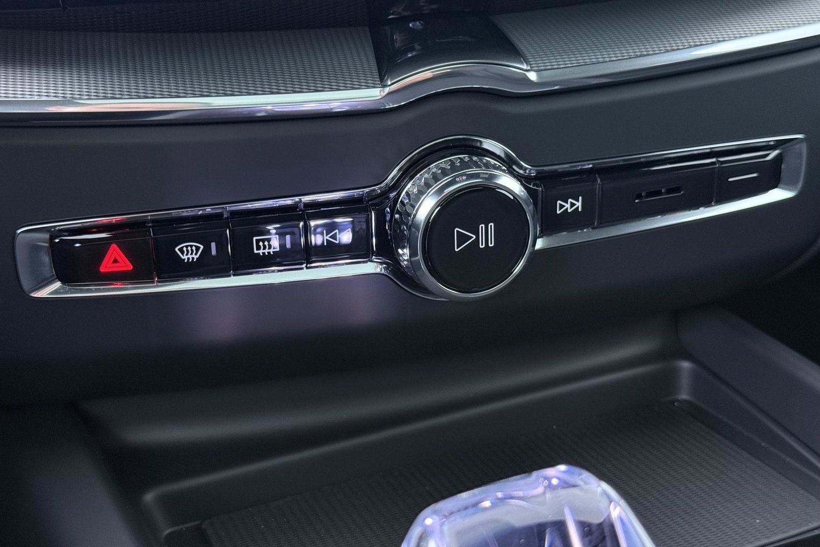 Volvo XC60 T6 Plug-in hybrid Plus Black Edition | ACC | Bowers&Wilkins | Panoramadak | Trekhaak | 360° Camera | Massage+Ventilatie | Head-Up | 21 Inch