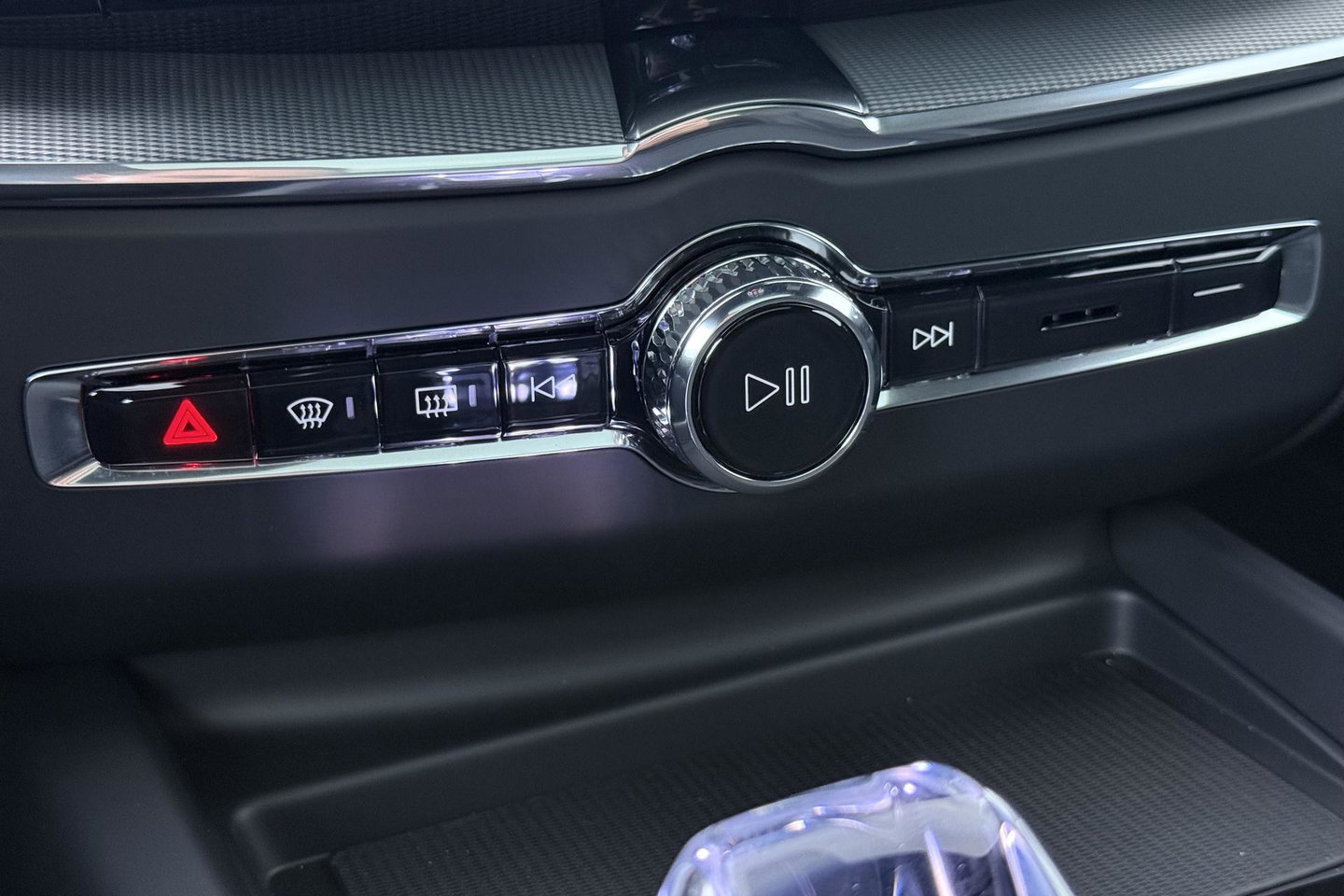 Volvo XC60 T6 Plug-in hybrid Plus Black Edition | ACC | Bowers&Wilkins | Panoramadak | Trekhaak | 360° Camera | Massage+Ventilatie | Head-Up | 21 Inch