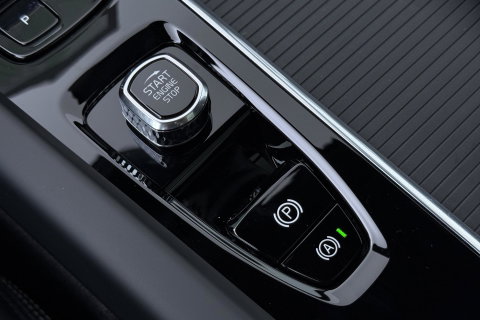 Volvo XC60 T6 Plug-in hybrid Plus Black Edition | ACC | Bowers&Wilkins | Panoramadak | Trekhaak | 360° Camera | Massage+Ventilatie | Head-Up | 21 Inch