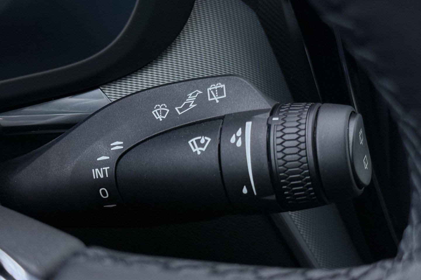 Volvo XC60 T6 Plug-in hybrid Plus Black Edition | ACC | Bowers&Wilkins | Panoramadak | Trekhaak | 360° Camera | Massage+Ventilatie | Head-Up | 21 Inch
