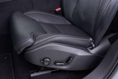 Volvo XC60 T6 Plug-in hybrid Plus Black Edition | ACC | Bowers&Wilkins | Panoramadak | Trekhaak | 360° Camera | Massage+Ventilatie | Head-Up | 21 Inch