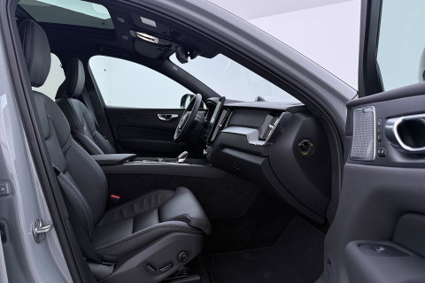 Volvo XC60 T6 Plug-in hybrid Plus Black Edition | ACC | Bowers&Wilkins | Panoramadak | Trekhaak | 360° Camera | Massage+Ventilatie | Head-Up | 21 Inch