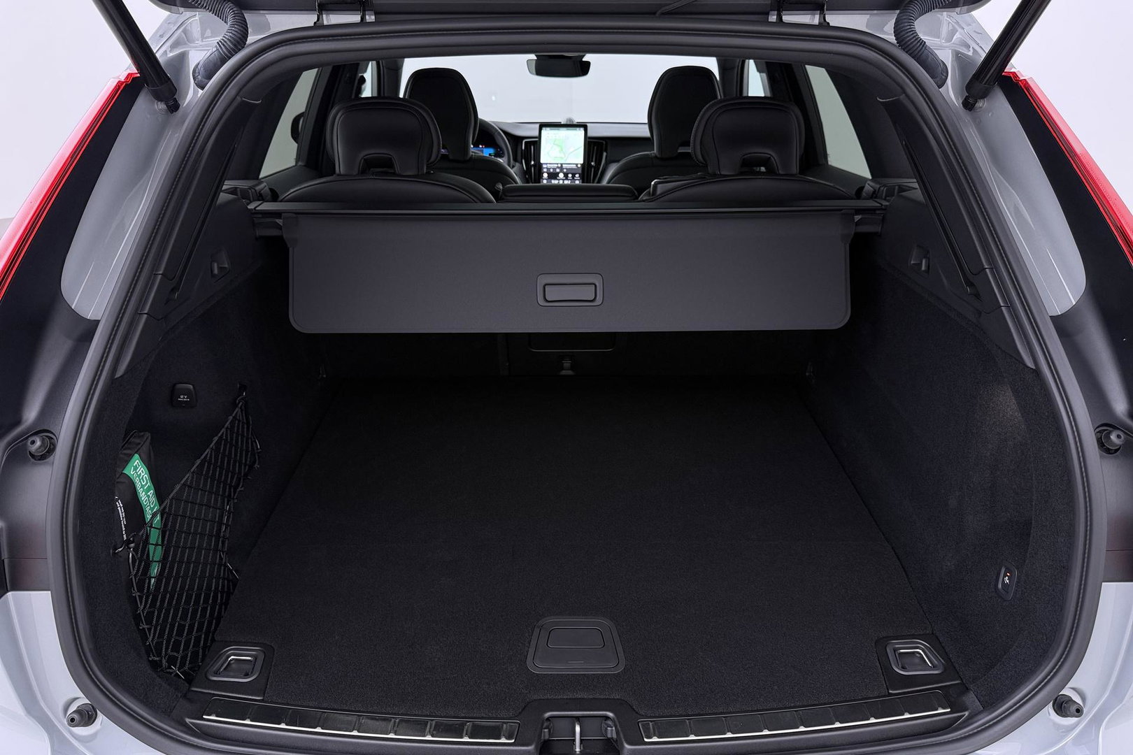 Volvo XC60 T6 Plug-in hybrid Plus Black Edition | ACC | Bowers&Wilkins | Panoramadak | Trekhaak | 360° Camera | Massage+Ventilatie | Head-Up | 21 Inch