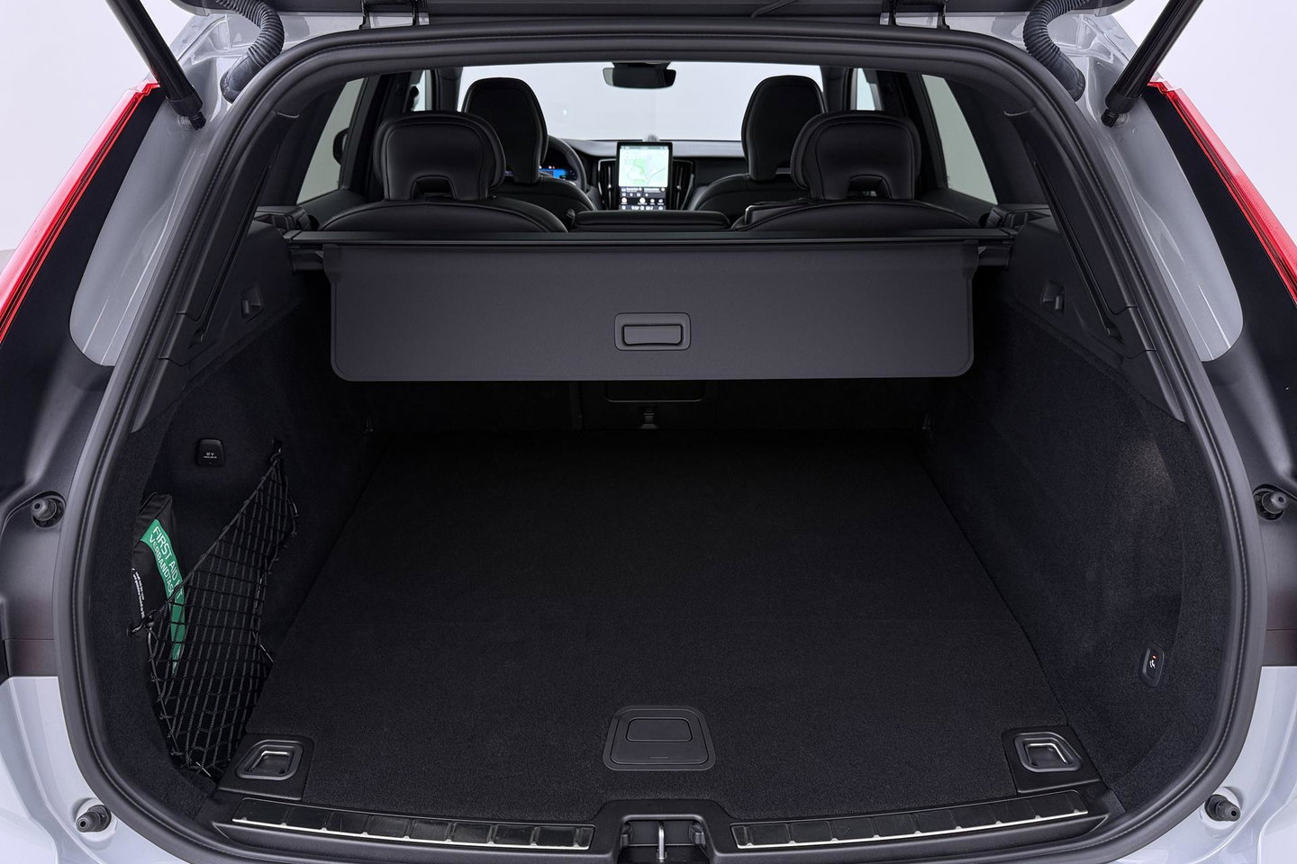 Volvo XC60 T6 Plug-in hybrid Plus Black Edition | ACC | Bowers&Wilkins | Panoramadak | Trekhaak | 360° Camera | Massage+Ventilatie | Head-Up | 21 Inch