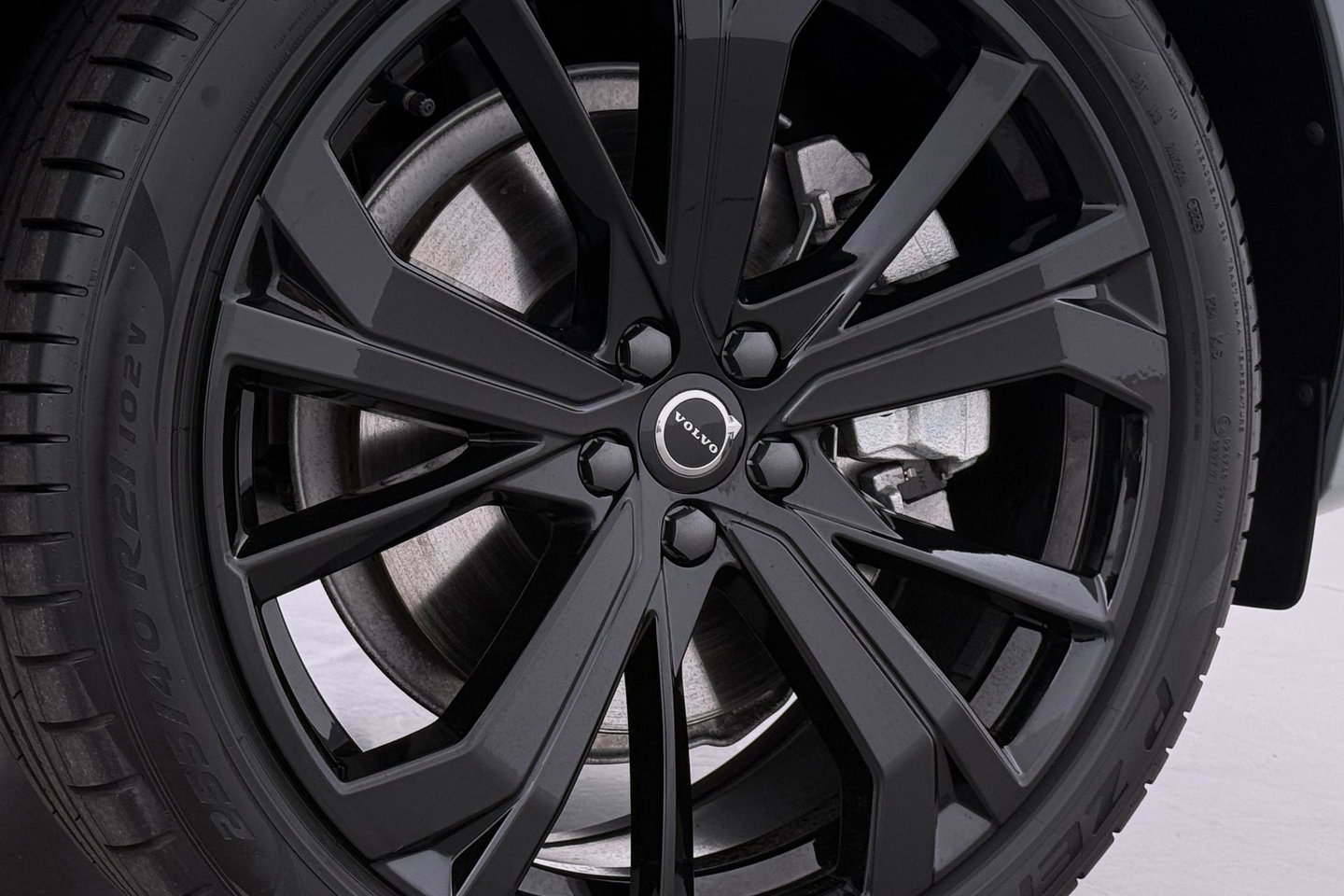 Volvo XC60 T6 Plug-in hybrid Plus Black Edition | ACC | Bowers&Wilkins | Panoramadak | Trekhaak | 360° Camera | Massage+Ventilatie | Head-Up | 21 Inch