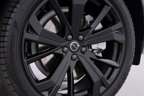 Volvo XC60 T6 Plug-in hybrid Plus Black Edition | ACC | Bowers&Wilkins | Panoramadak | Trekhaak | 360° Camera | Massage+Ventilatie | Head-Up | 21 Inch