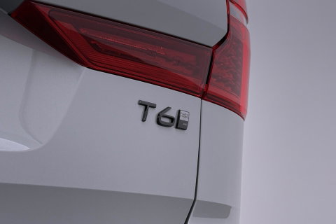 Volvo XC60 T6 Plug-in hybrid Plus Black Edition | ACC | Bowers&Wilkins | Panoramadak | Trekhaak | 360° Camera | Massage+Ventilatie | Head-Up | 21 Inch