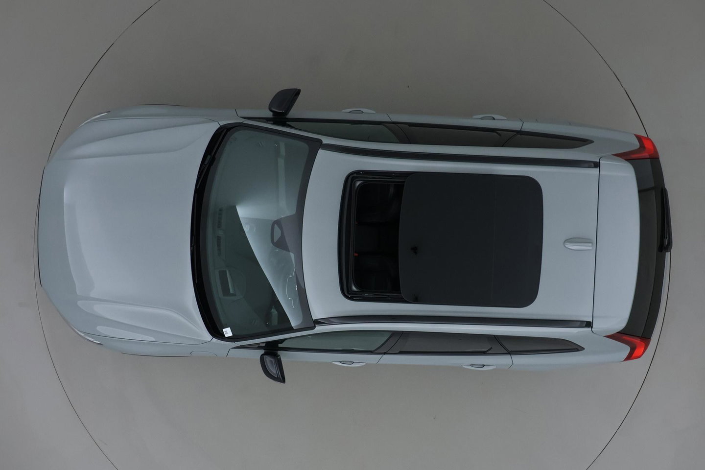 Volvo XC60 T6 Plug-in hybrid Plus Black Edition | ACC | Bowers&Wilkins | Panoramadak | Trekhaak | 360° Camera | Massage+Ventilatie | Head-Up | 21 Inch