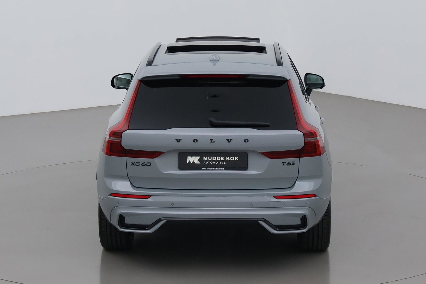 Volvo XC60 T6 Plug-in hybrid Plus Black Edition | ACC | Bowers&Wilkins | Panoramadak | Trekhaak | 360° Camera | Massage+Ventilatie | Head-Up | 21 Inch