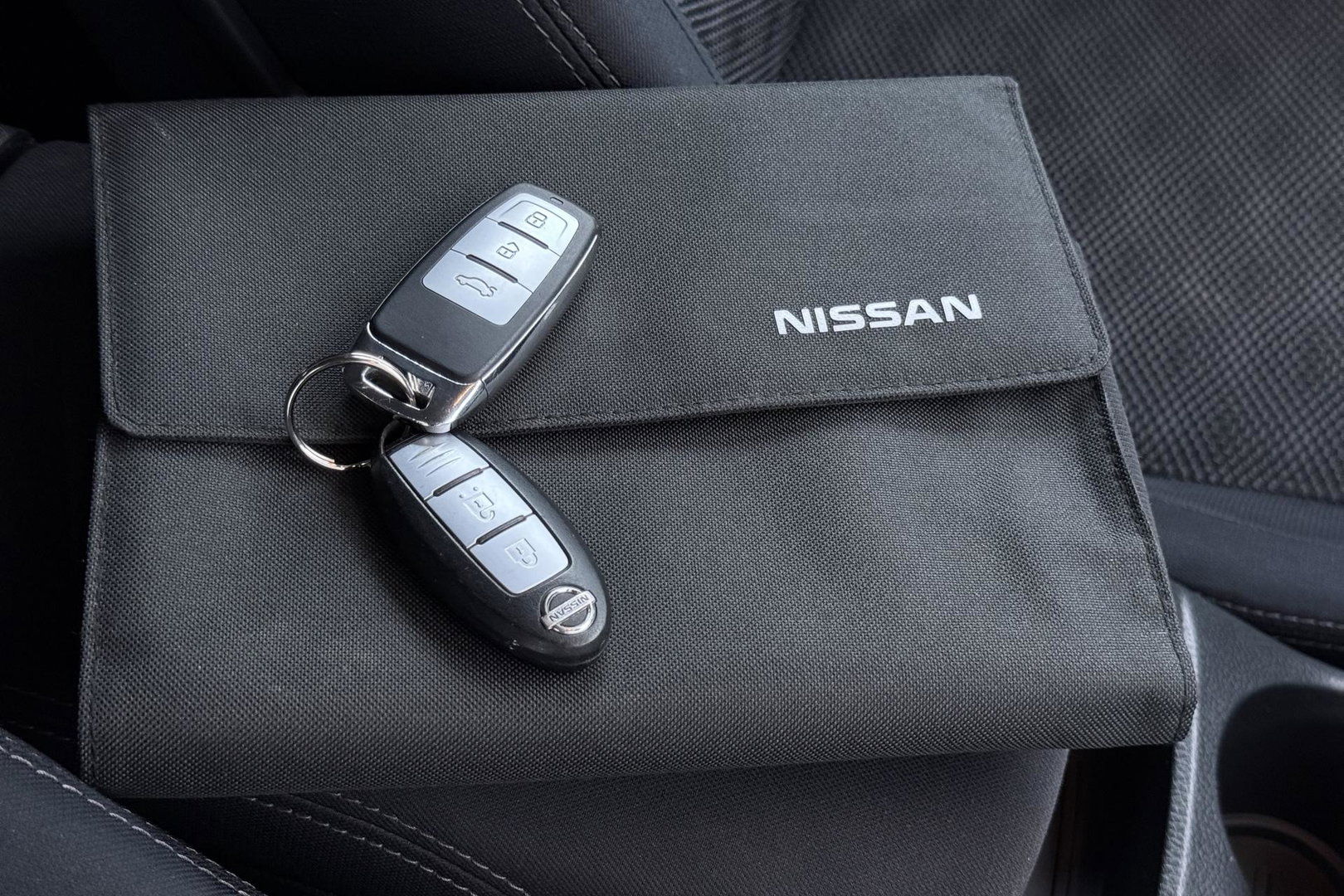 Nissan QASHQAI 1.2 Acenta | Trekhaak | 360° Camera | Keyless Entry | Getint Glas