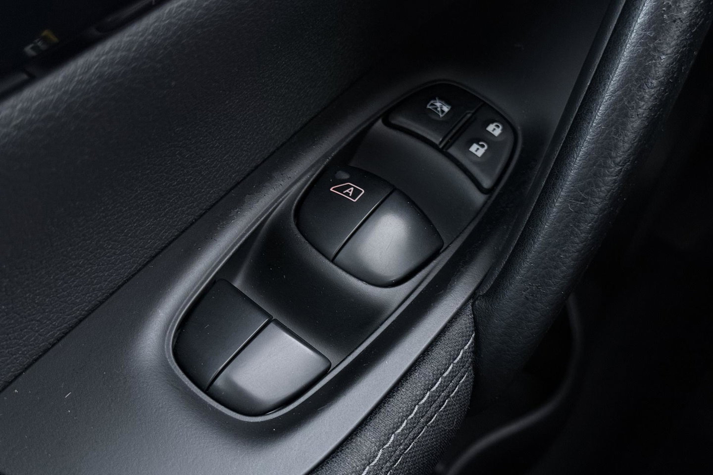 Nissan QASHQAI 1.2 Acenta | Trekhaak | 360° Camera | Keyless Entry | Getint Glas